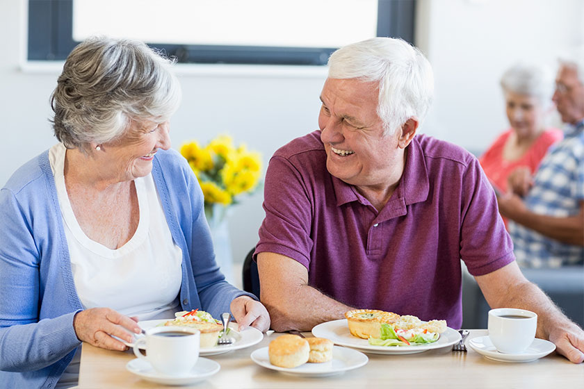 Four Ways Assisted Living In Hope Mills, NC Convince Seniors To Eat Healthier Food